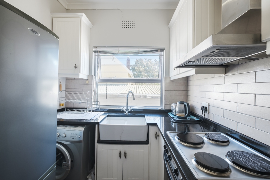 1 Bedroom Property for Sale in Vredehoek Western Cape